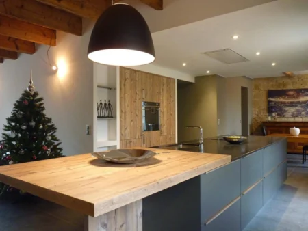 renovation interieure maison ancienne beauvoisin cuisine ilot central design modern